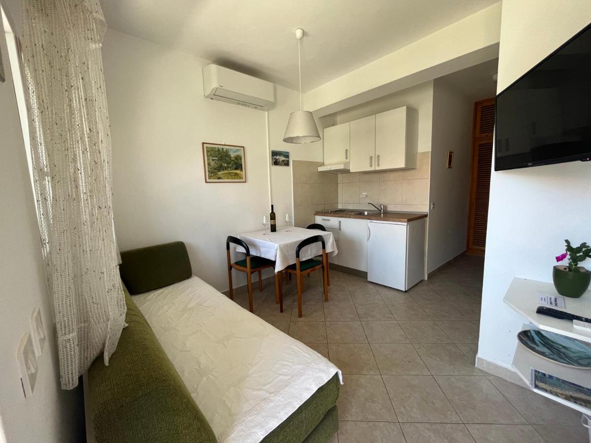 Apartments Suda Lumbarda Exterior photo