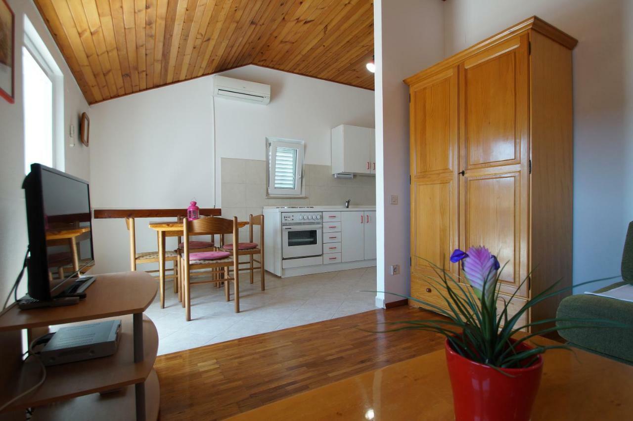 Apartments Suda Lumbarda Exterior photo